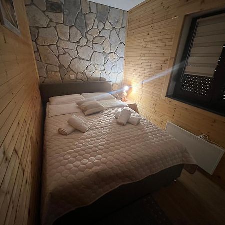 Zen Den Apartments Otočac Esterno foto