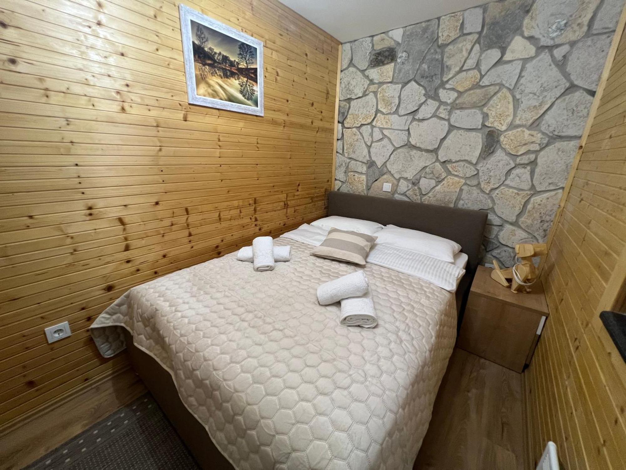 Zen Den Apartments Otočac Esterno foto