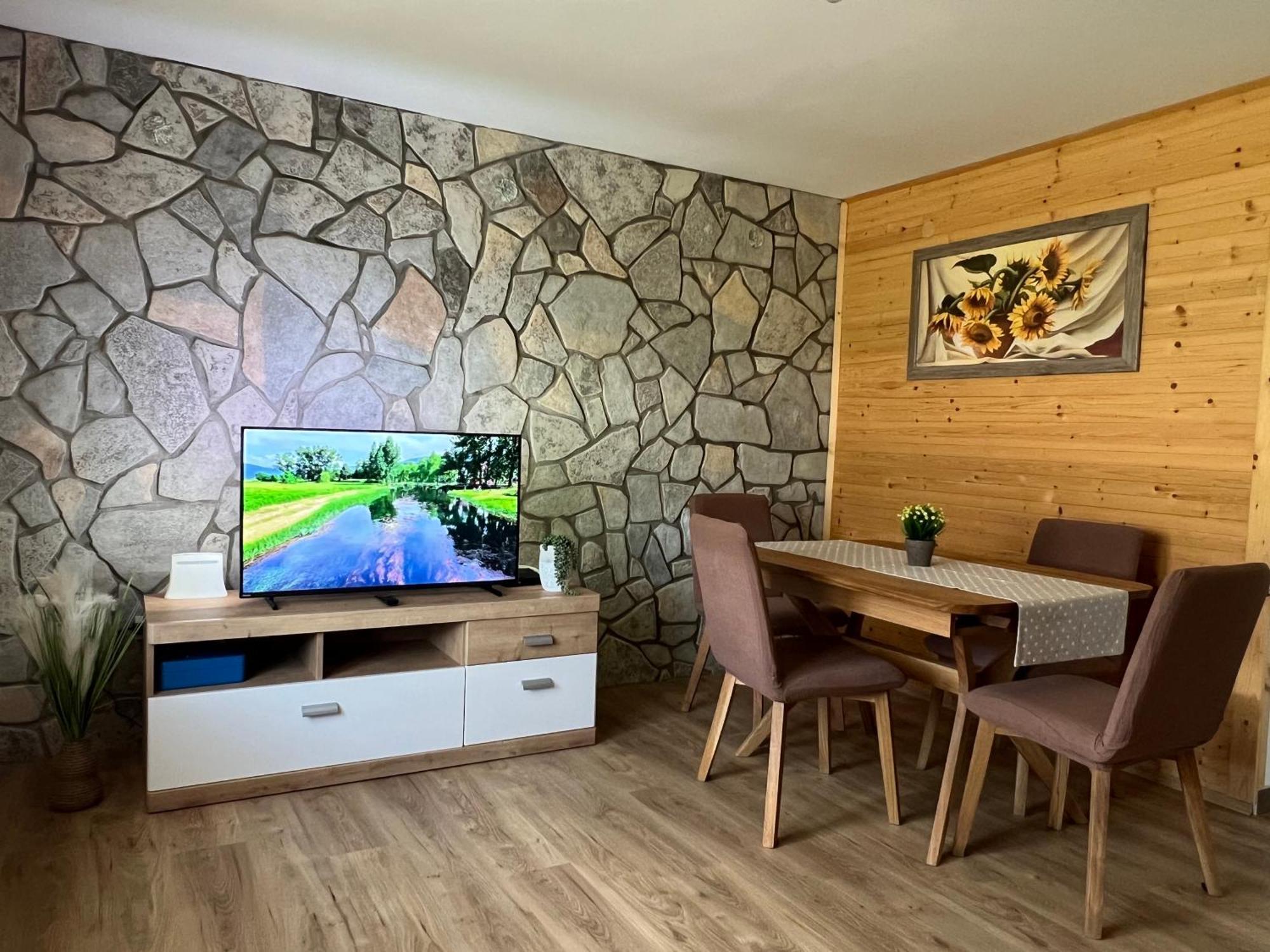 Zen Den Apartments Otočac Esterno foto